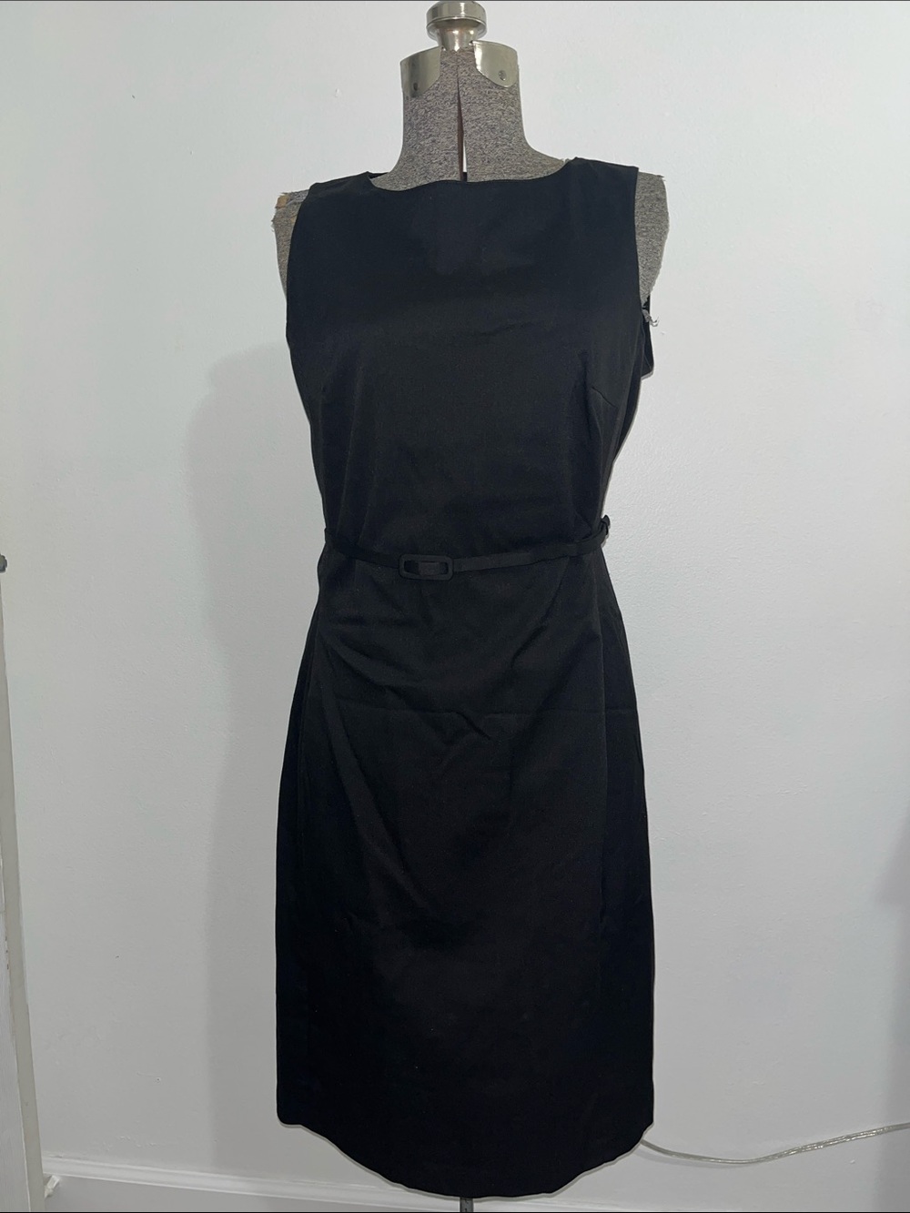 Women's Black Sleeveless Sheath Dress with Waist Belt